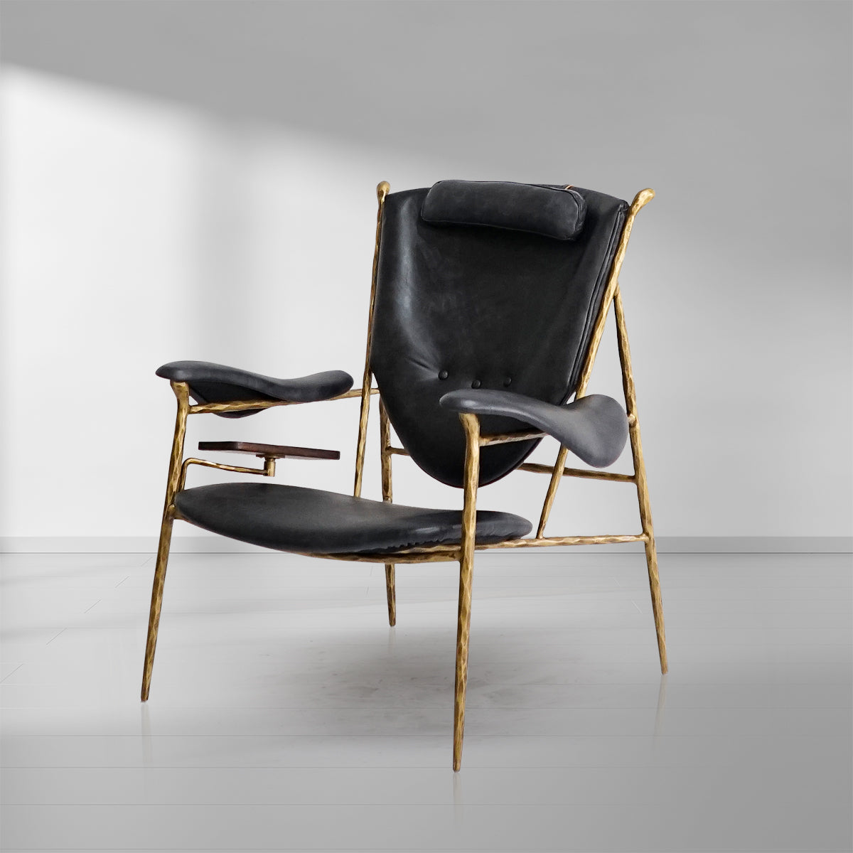 Thaddeus Enamel Wooden Plate Leather Armchair