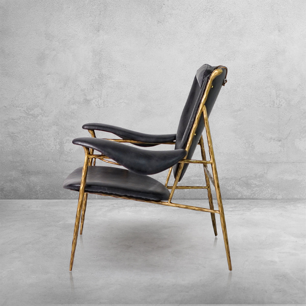 Thaddeus Enamel Wooden Plate Leather Armchair